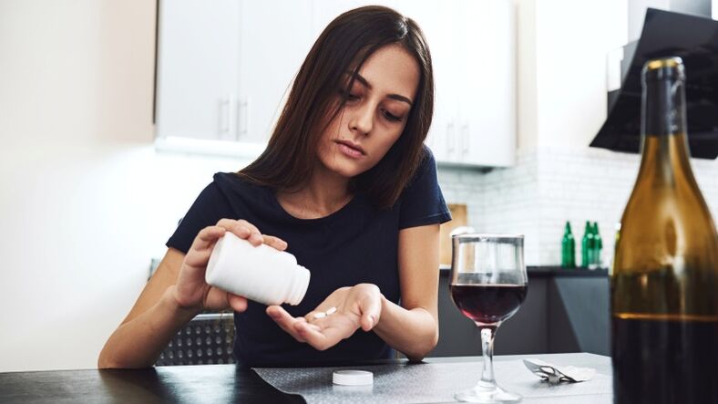 Ali lahko med jemanjem antibiotikov pijete alkohol